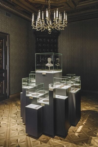 SHOWCASE MASTER-RONRUN, #1 JEWELRY DISPLAY SHOWCASE BRAND SHOWCASE MASTER-RONRUN, #1 JEWELRY DISPLAY SHOWCASE BRAND